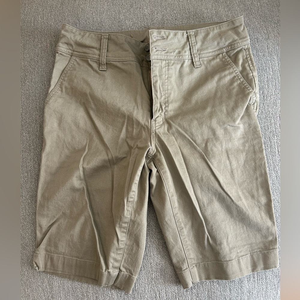 light khaki dickies women’s short size 7